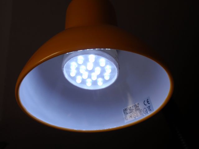 LED-žárovka v lampičce